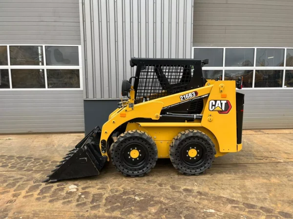 CATERPILLAR 216B3 Loader